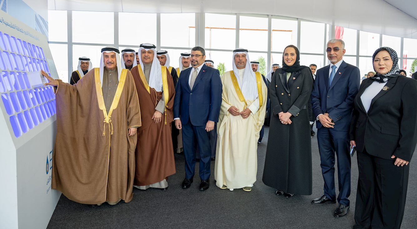 Deputy Prime Minister lays foundation stone for Al Dur Solar Power Plant Project