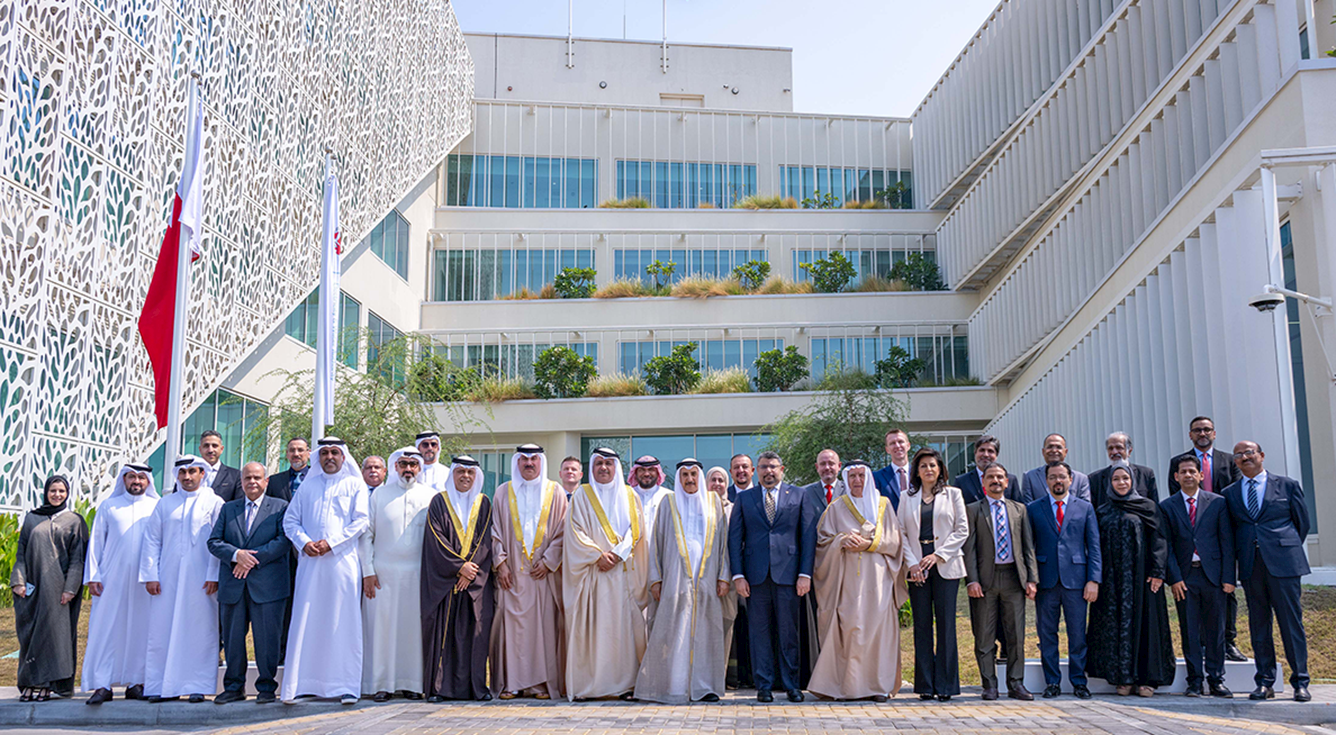Deputy Prime Minister visits EWA Control Centre