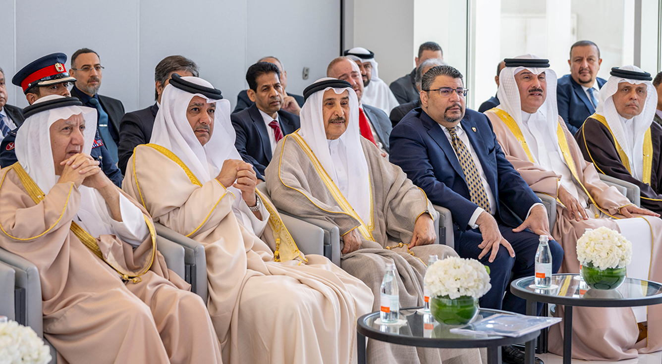 Deputy Prime Minister visits EWA Control Centre