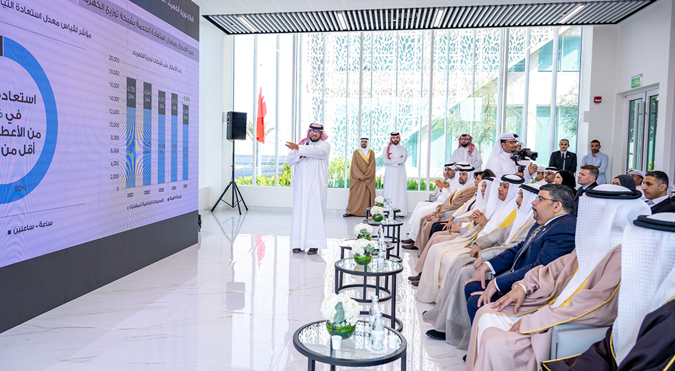 Deputy Prime Minister visits EWA Control Centre