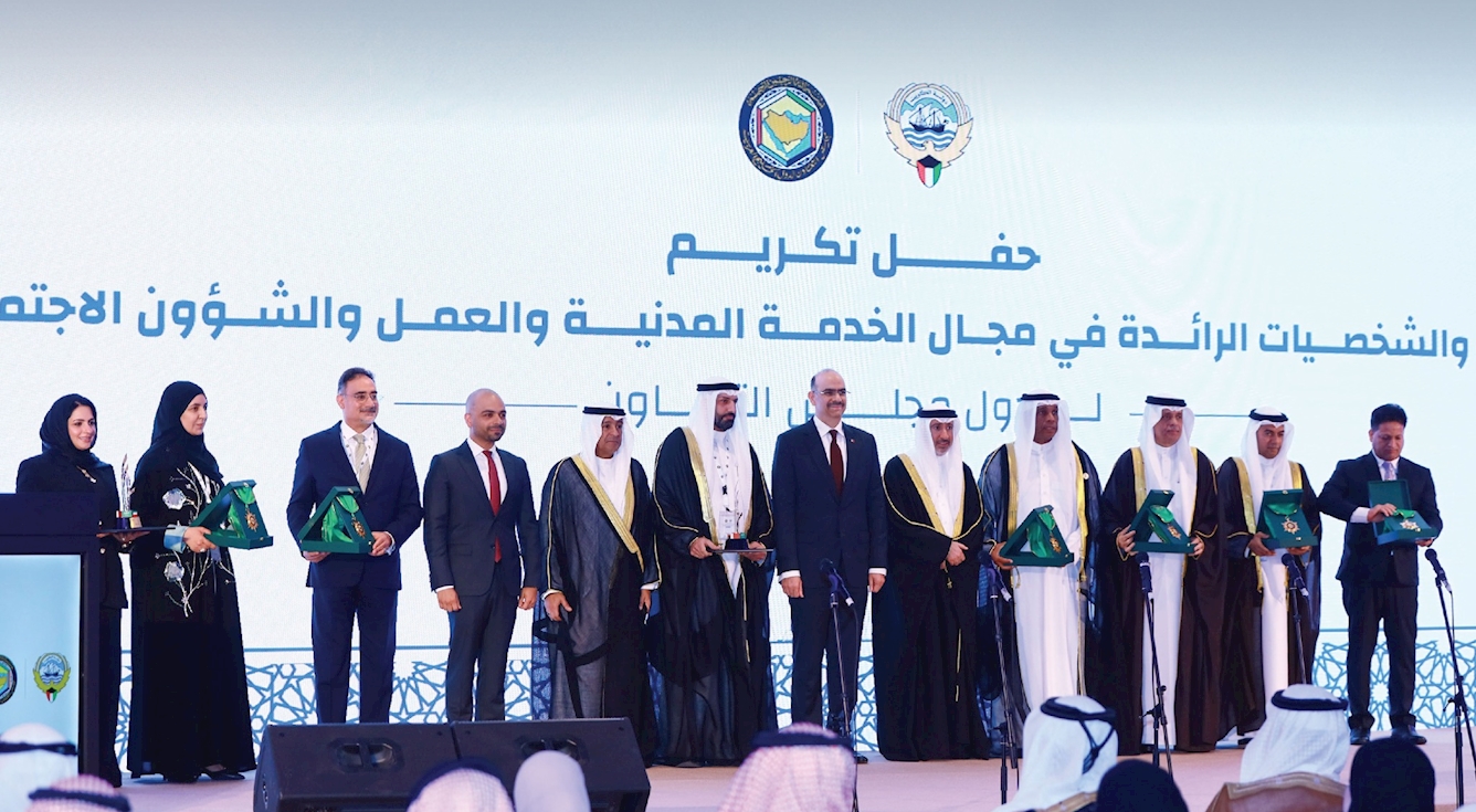 رئيس هيئة الكهرباء والماء يهنئ نائب الرئيس علي نعمة الله بمناسبة تكريمه بوسام مجلس التعاون للخدمة المدنية